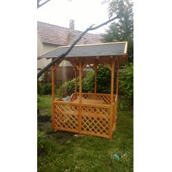 Kerti kiülő szaletli akác és lucfenyőfából  (London) GRILLEZÉS ÉPÍTMÉNYEI, SZALETLIK ÉS FILAGÓRIÁK.